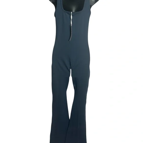 Jumpsuit - Picture 6 of 7